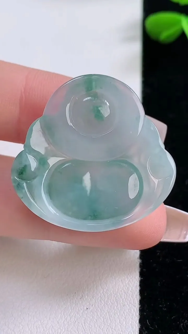 天然A货翡翠冰种飘花佛公吊坠，尺寸29-30.6-6.2，重:8.22g
12月2日