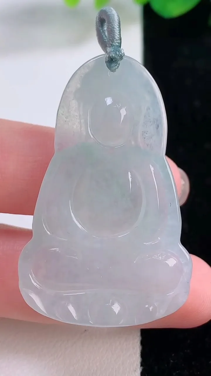 天然A货翡翠观音菩萨吊坠，尺寸44.4-28.6-6.2，重量:14.05g
12月2日