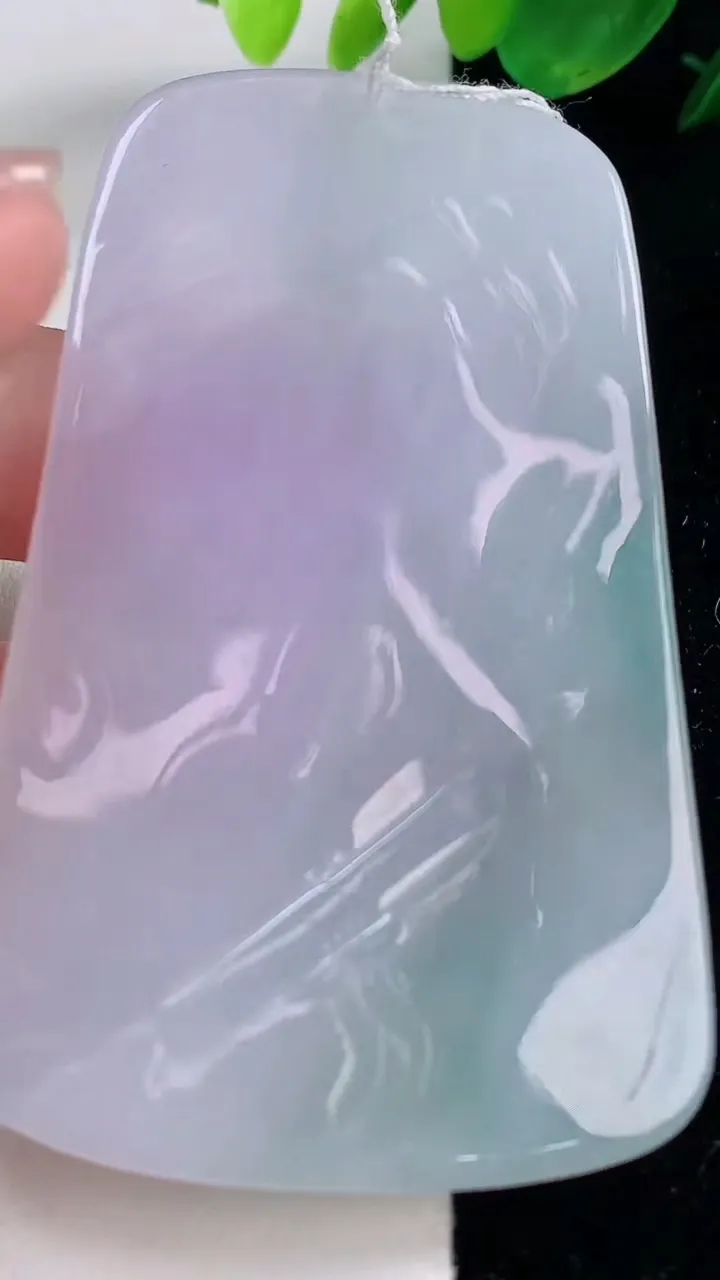 天然A货翡翠春带彩紫罗兰虚空藏菩萨吊坠，尺寸74-46.4-5.5，重量:44.14g
12月2日