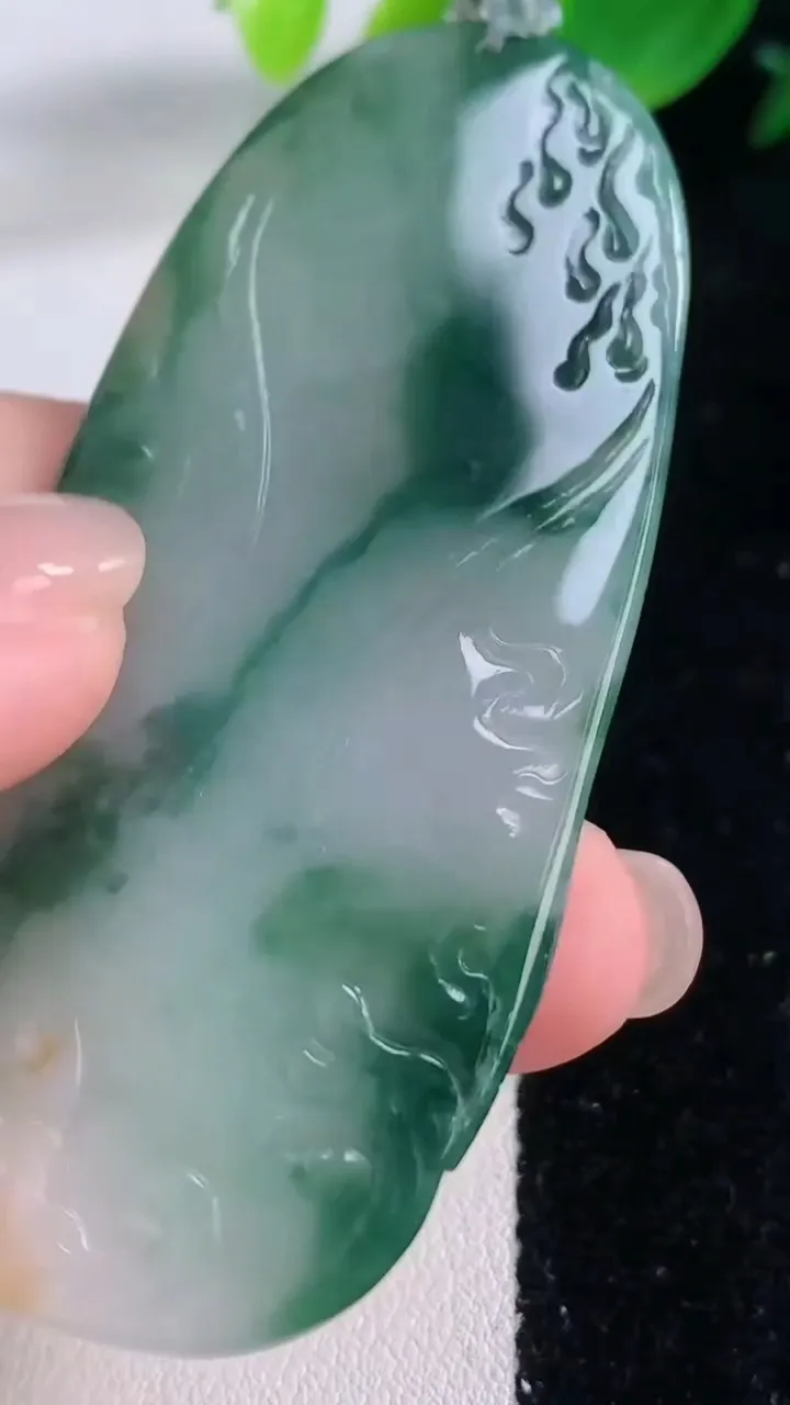 天然A货翡翠冰种飘花文殊菩萨吊坠，尺寸68.8-32.3-4.8，重量:25.39g
12月2日