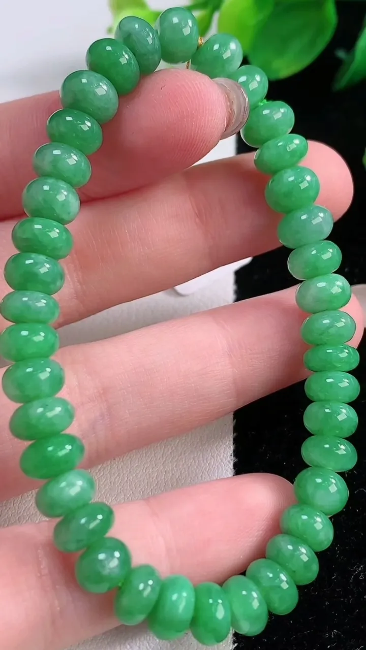 天然A货翡翠算盘珠手串，尺寸7-4.2-38颗，重量:18.19g12月2日
工厂直销收藏佳品,种好水足，色泽均匀，有种有色，上手高大气！