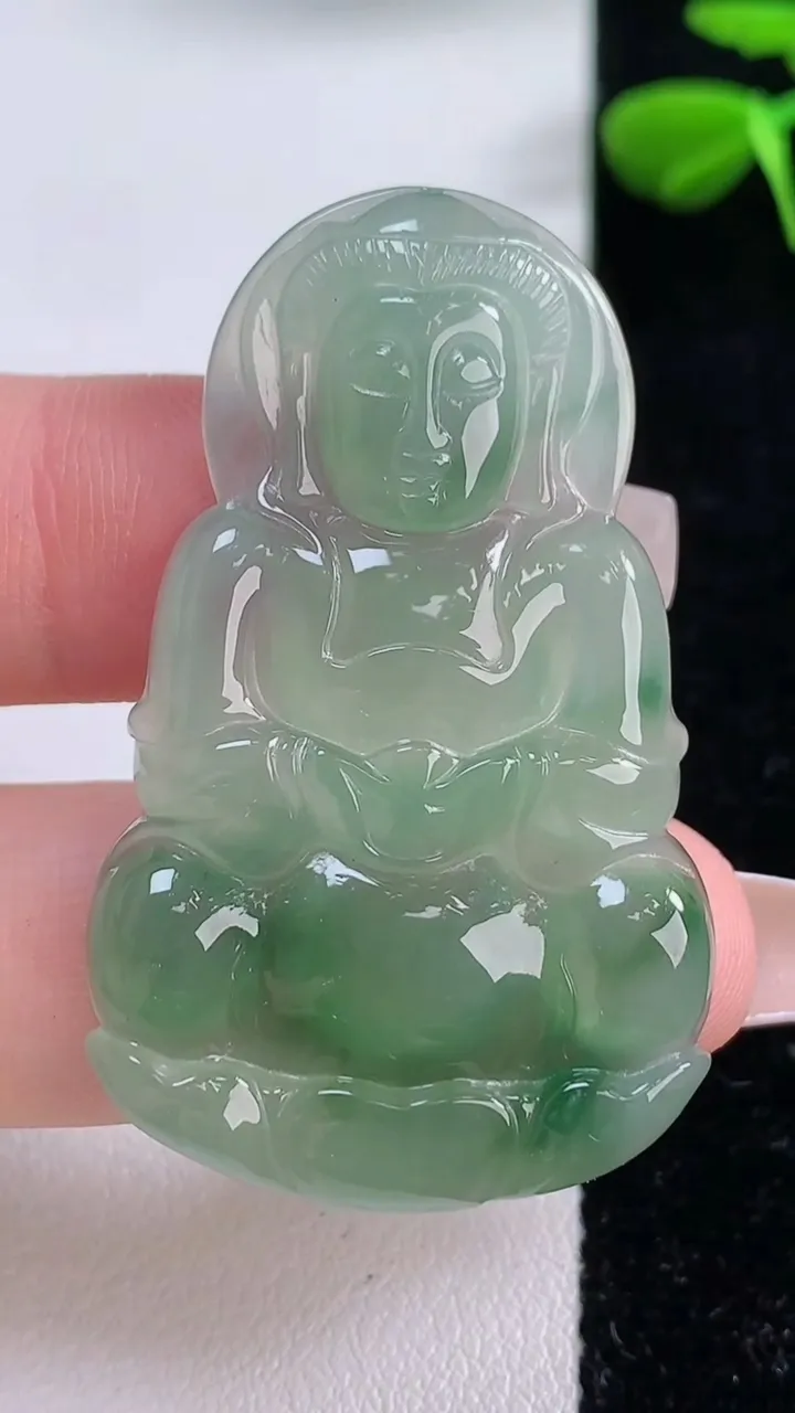 天然A货翡翠观音菩萨吊坠，尺寸45.5-28-4.2，重:9.77g
12月2日