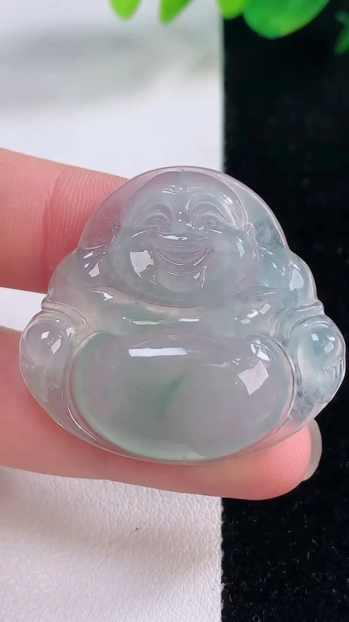 天然A货翡翠佛公吊坠，尺寸33.4-36.7-6.2，重量:11.28g
12月2日
