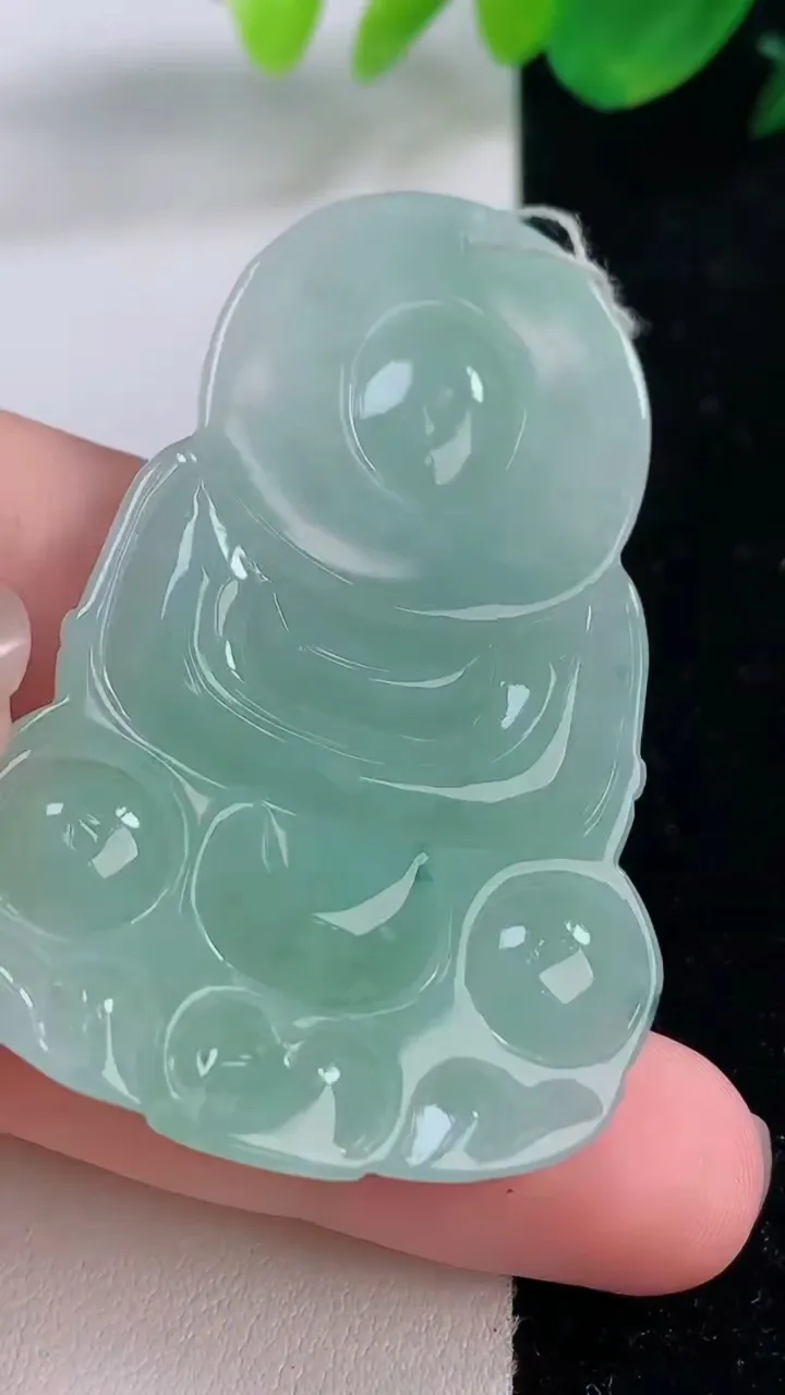 天然A货翡翠观音菩萨吊坠，尺寸53.5-36.6-6.3，重量:21.39g
12月2日