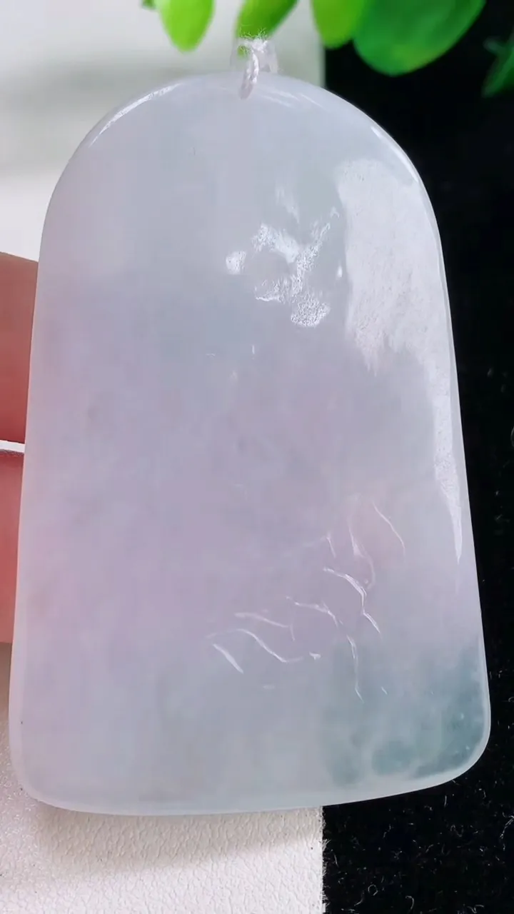 天然A货翡翠种白冰文殊菩萨吊坠，尺寸63-40.8-4.7，重量:30.66g
12月2日