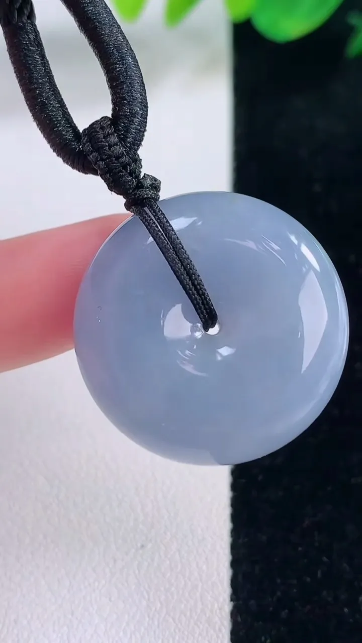 天然A货翡翠紫罗兰平安扣吊坠，尺寸25.3-10.4，重量:16.35g
12月2日