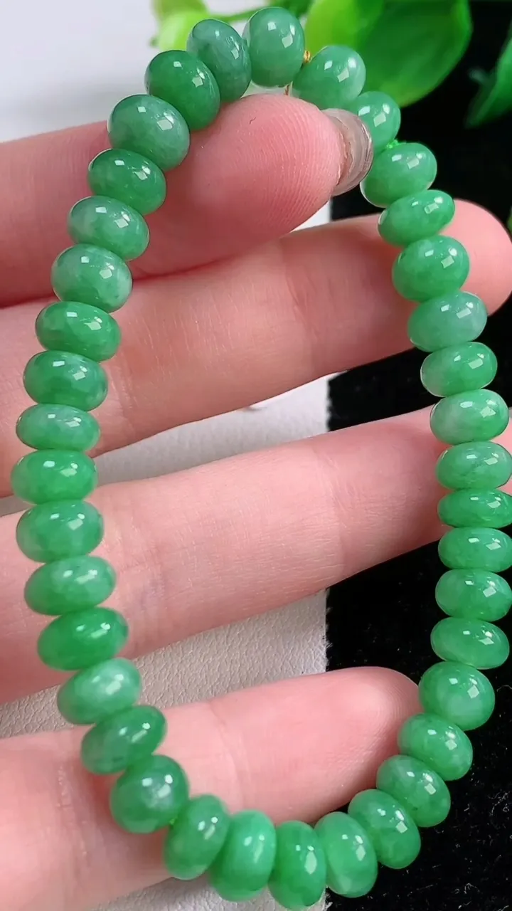 天然A货翡翠算盘珠手串，尺寸7-4.2-38颗，重量:18.19g12月2日
工厂直销收藏佳品,种好