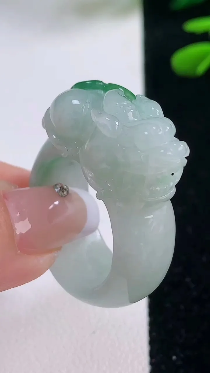 天然A货翡翠飘花貔貅指环扳指，尺寸21.7-25.3-13-11.5，重量:16.42g2025年1