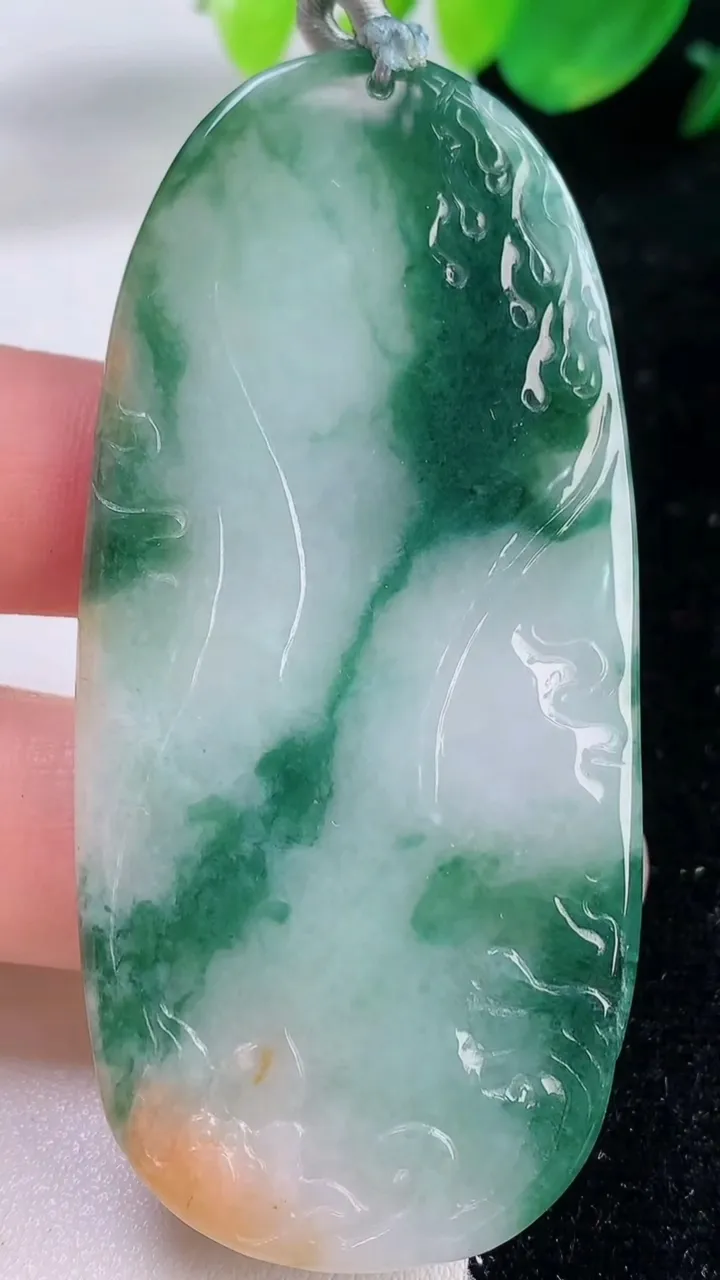 天然A货翡翠冰种飘花文殊菩萨吊坠，尺寸68.8-32.3-4.8，重量:25.39g
12月2日