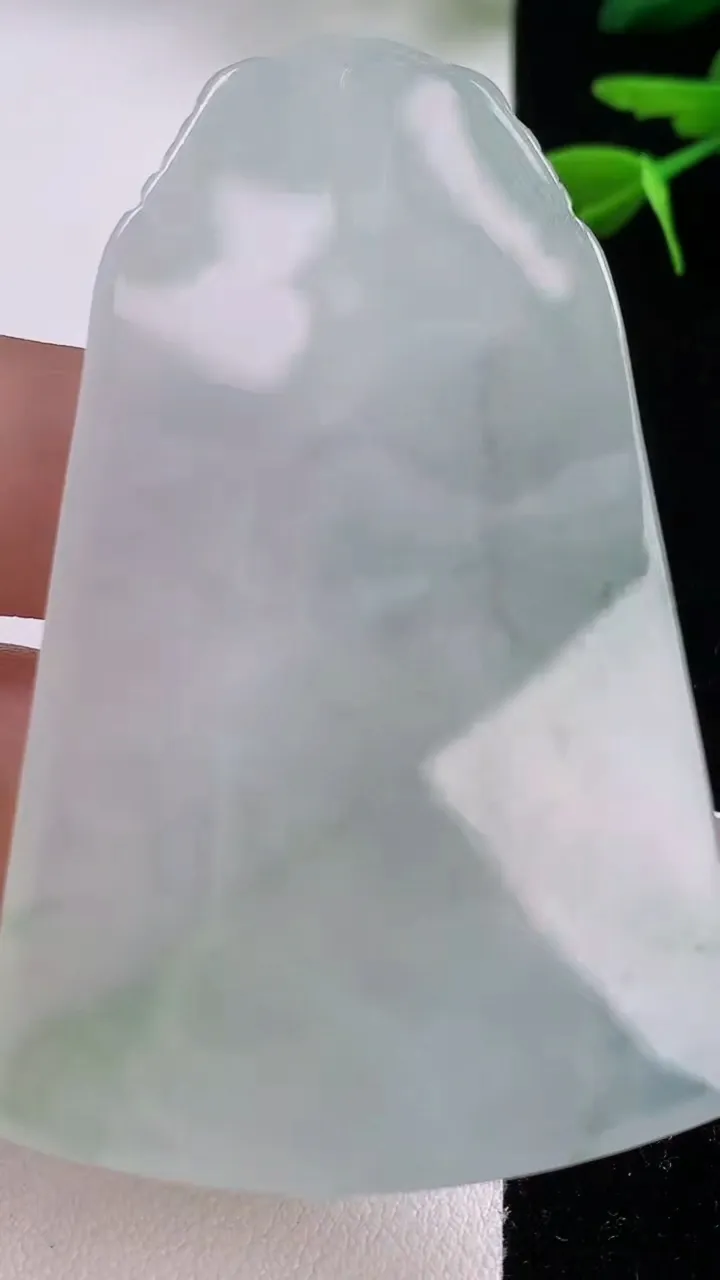 天然A货翡翠大日如来吊坠，尺寸66-43-6.5，重:g
12月2日