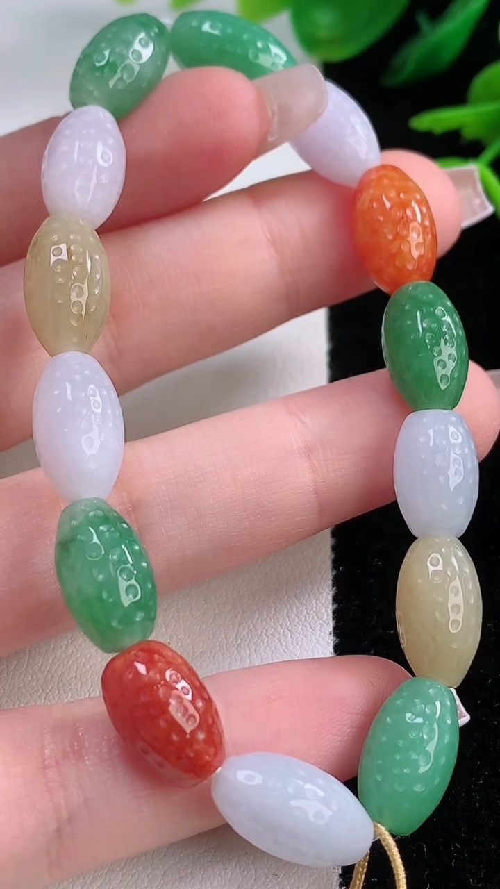 天然A货翡翠三彩路路通手串，尺寸12.2-8-7.8-14颗，重量:22.64g12月2日
工厂直销收藏佳品,种好水足，色泽均匀，有种有色，上手高大气！