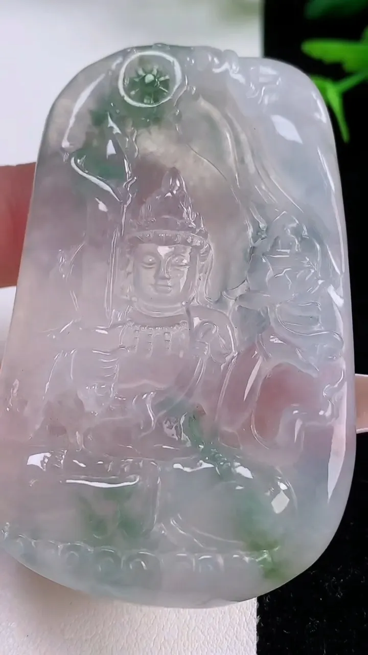 天然A货翡翠种飘花虚空藏菩萨吊坠，尺寸67-42-7，重:45.51g
12月2日