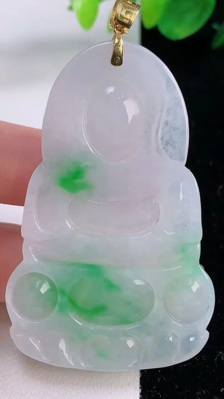 天然A货翡翠观音菩萨吊坠，尺寸62.7-38.8-5.9，重量:26.15g
12月2日