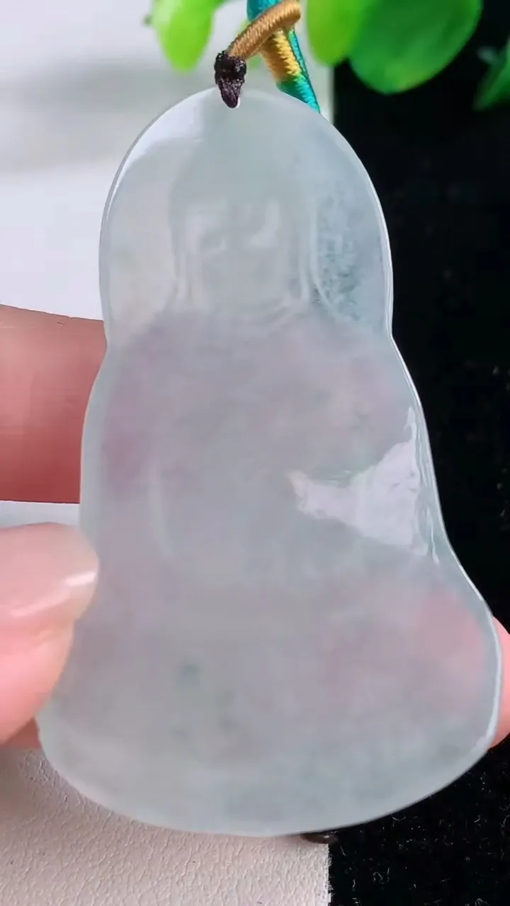 天然A货翡翠观音菩萨吊坠，尺寸60.5-35.5-4.7，重量:21.92g
12月2日