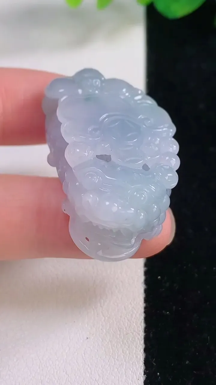 天然A货翡翠紫罗兰貔貅吊坠，尺寸38.8-20.7-12.6，重量:20.59g
12月2日