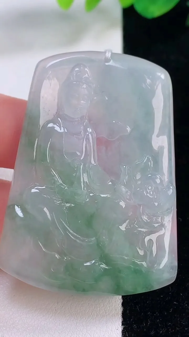 天然A货翡翠大势至菩萨吊坠，尺寸52.3-37.5-5.8，重量:23.91g
12月2日