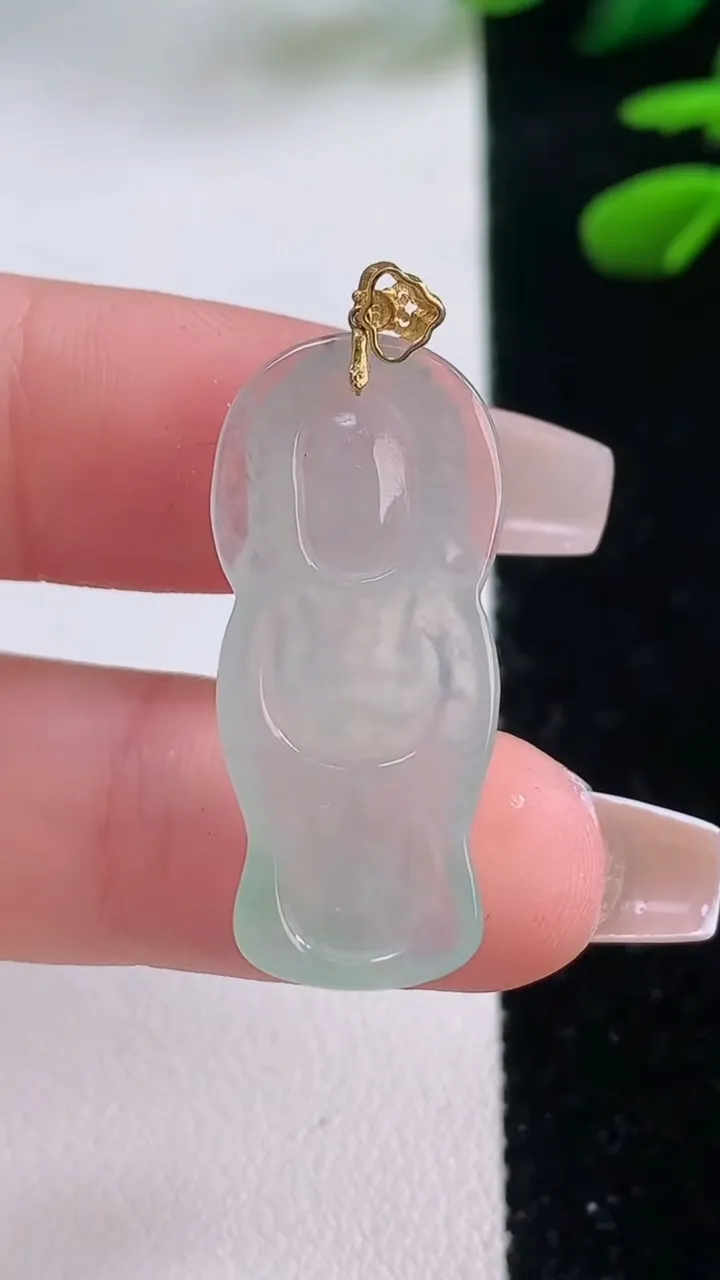 天然A货翡翠弥勒佛吊坠，尺寸29.8-13.6-4.6，重量:3.81g
12月2日