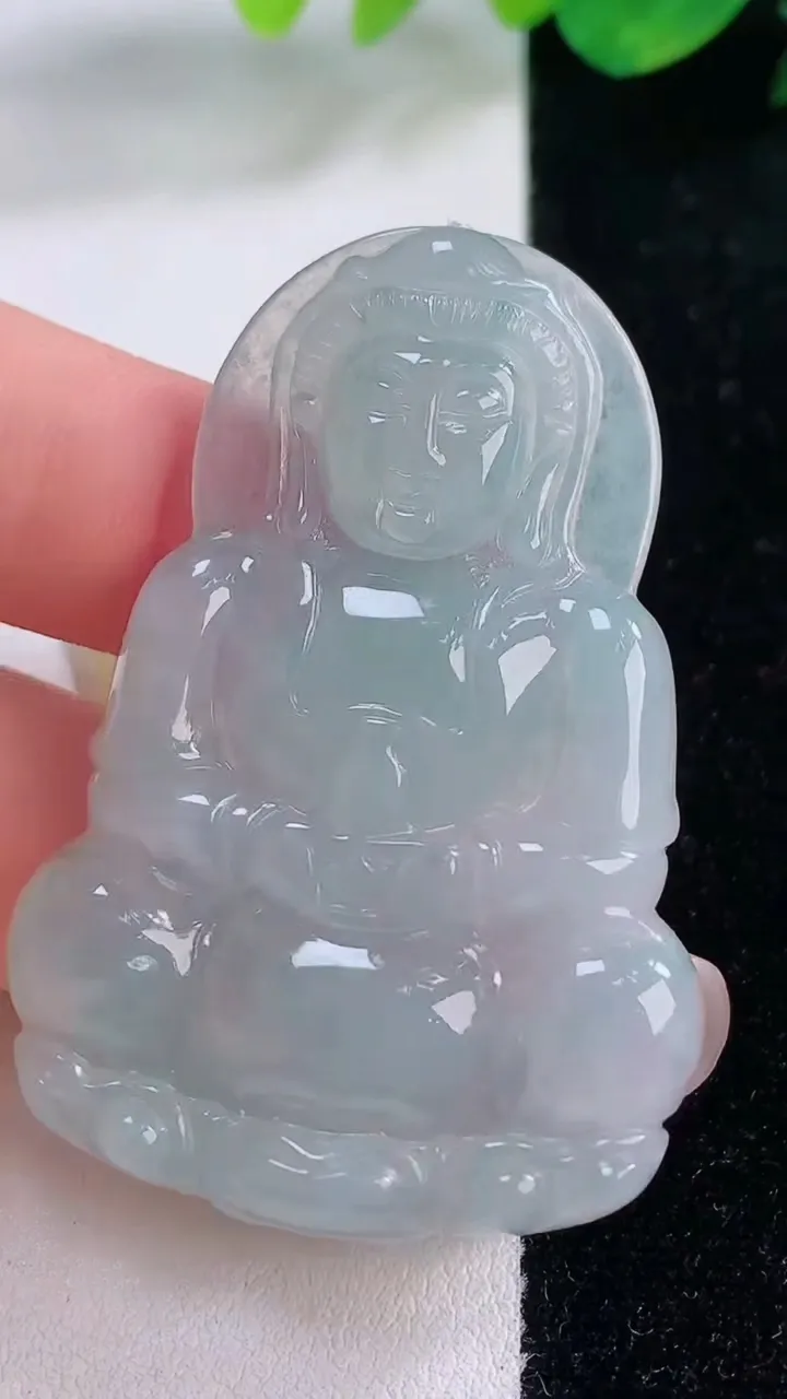 天然A货翡翠观音菩萨吊坠，尺寸52.2-35.8-5.2，重量:16.38g
12月2日