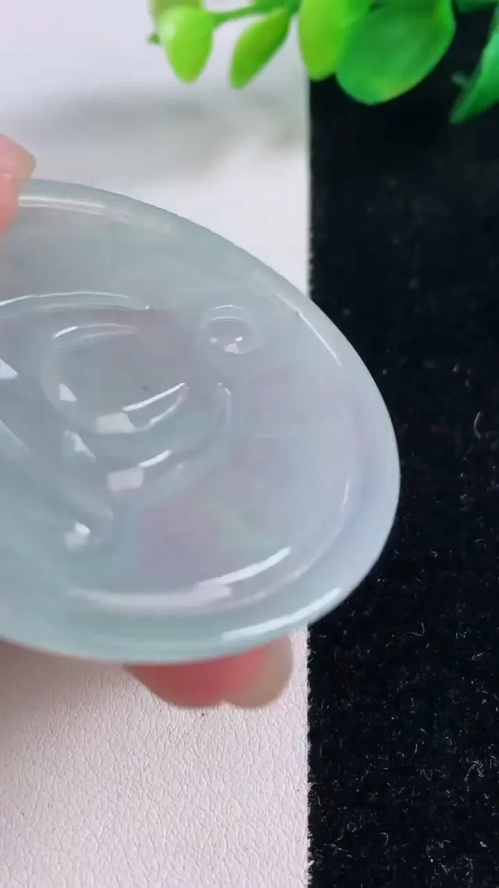 天然A货翡翠观音菩萨吊坠，尺寸54-4.6，重量:30.16g
12月2日