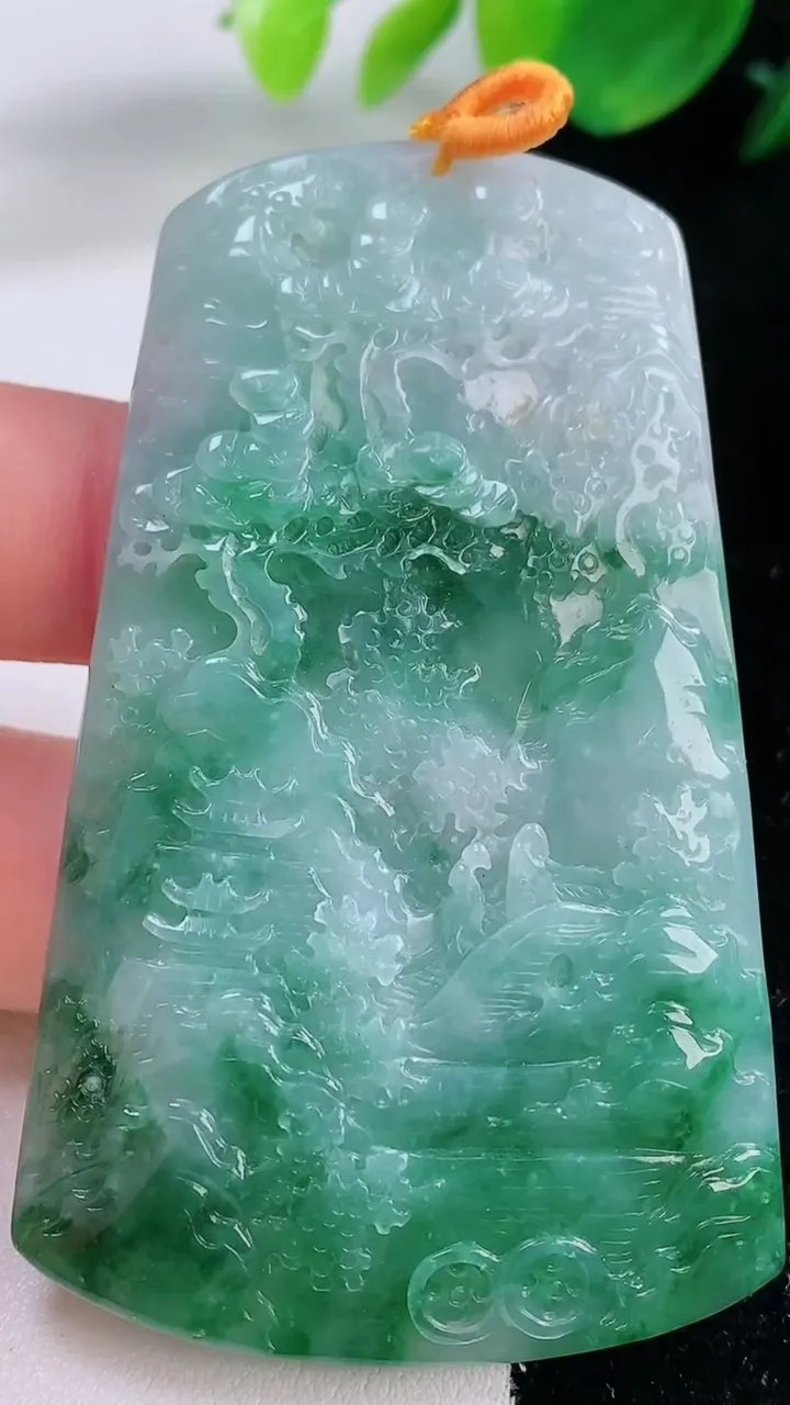 天然A货翡翠山水牌吊坠，尺寸67.8-41.5-4.8，重量:33.88g
12月2日