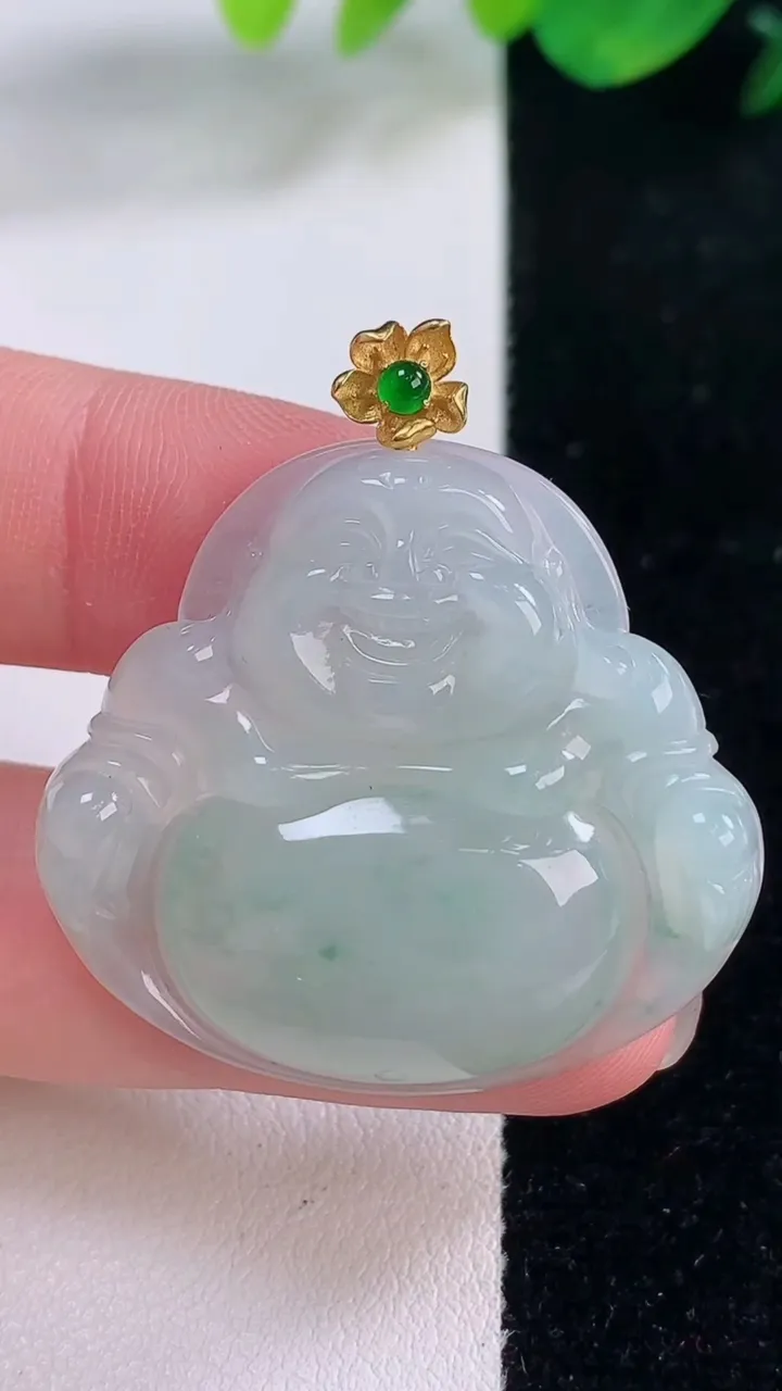 天然A货翡翠种飘花佛公吊坠，尺寸32-35.5-5.8，重量:10.27g
12月2日