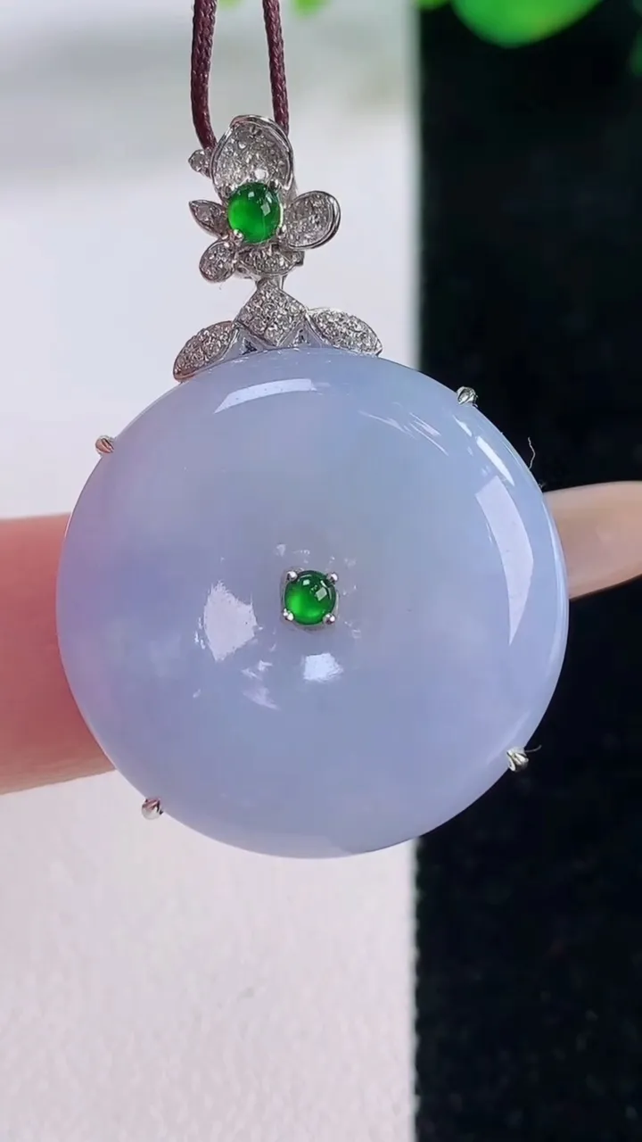 天然A货翡翠18K金紫罗兰平安扣吊坠，尺寸34.8-24.3-7.6，重量:9.54g
12月2日