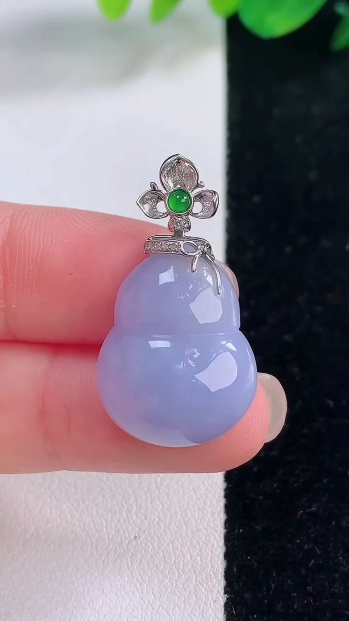 天然A货翡翠18K金紫罗兰葫芦吊坠，尺寸21.4-16.6-7.2，重量:5.04g
12月2日
