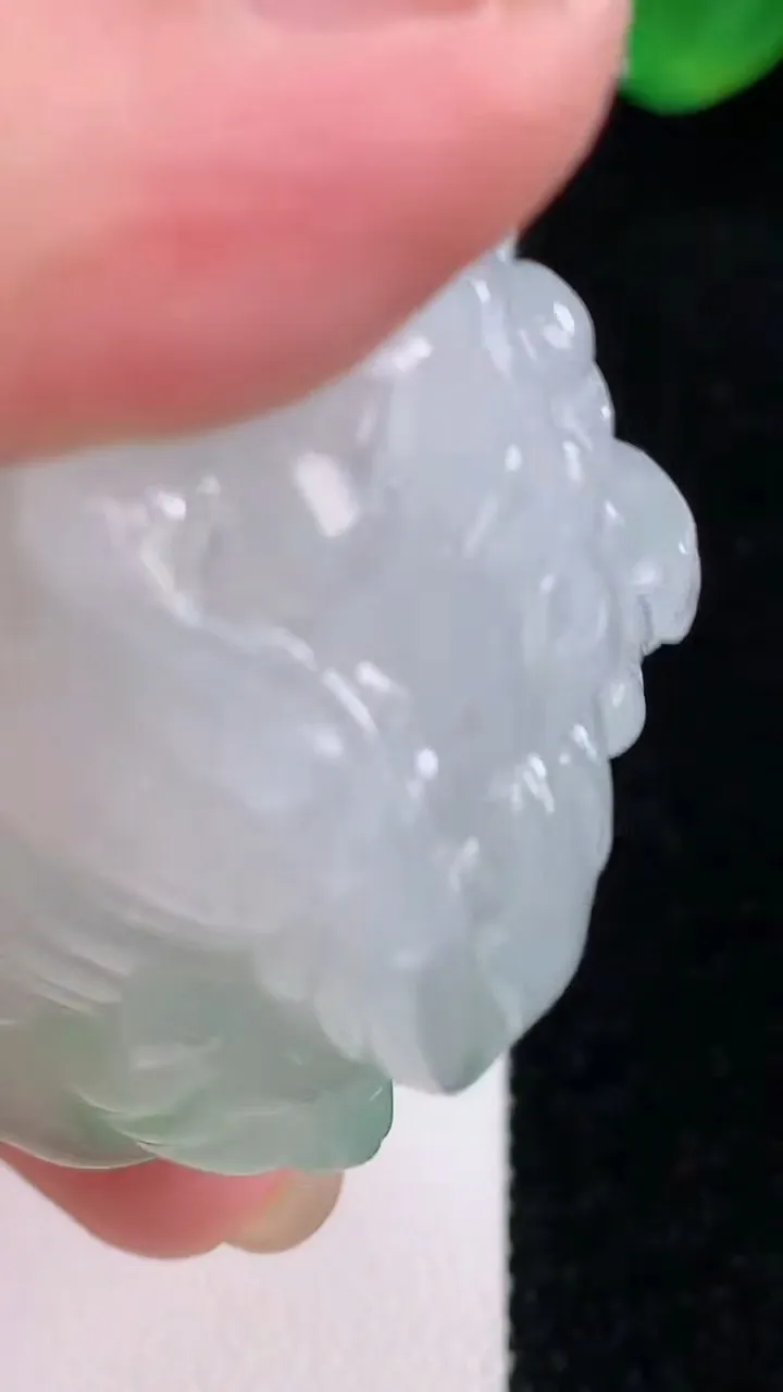 天然A货翡翠貔貅吊坠，尺寸46-30.5-21.7，重量:64.24g
12月2日