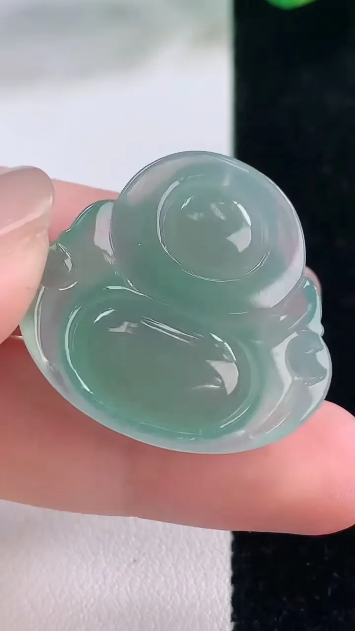 天然A货翡翠佛公吊坠，尺寸28-30.2-6.5，重量:8.57g
12月2日