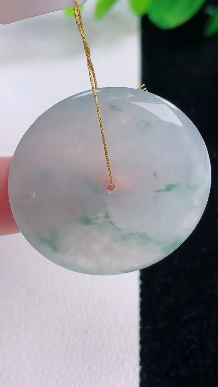 天然A货翡翠冰种飘花平安扣吊坠，尺寸32-5，重量:11.12g
12月2日