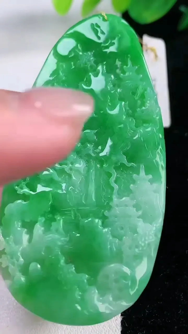 天然A货翡翠山水牌吊坠，尺寸68.6-33.5-5，重量:25.10g
12月2日