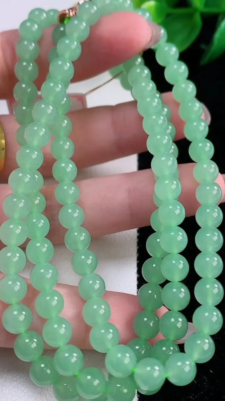 天然A货翡翠圆珠项链，尺寸6-108颗，重量:43.21g12月2日
工厂直销收藏佳品,种好水足，色