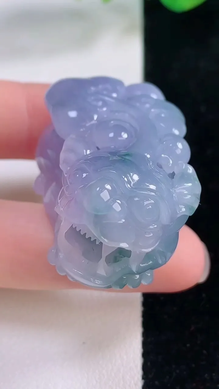 天然A货翡翠紫罗兰貔貅吊坠，尺寸42.4-23-22.2，重量:46.95g
12月2日