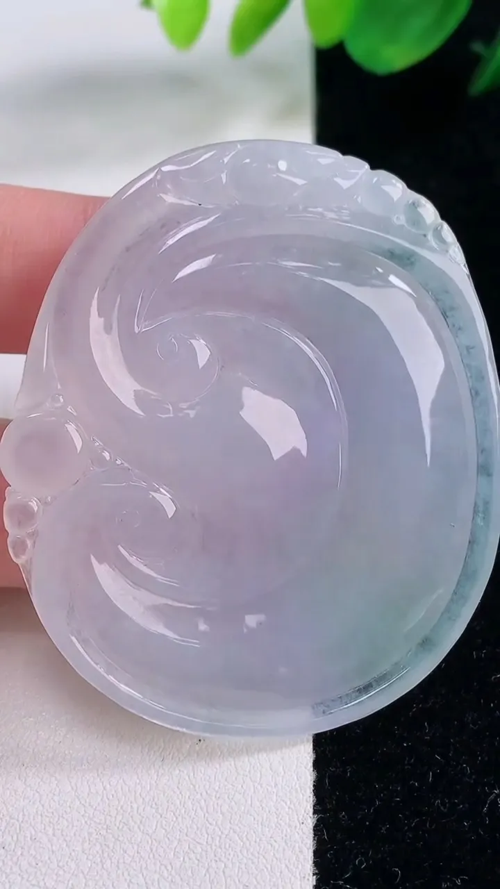 天然A货翡翠紫罗兰如意吊坠，尺寸55.2-47-5.9，重量:28.84g
12月2日