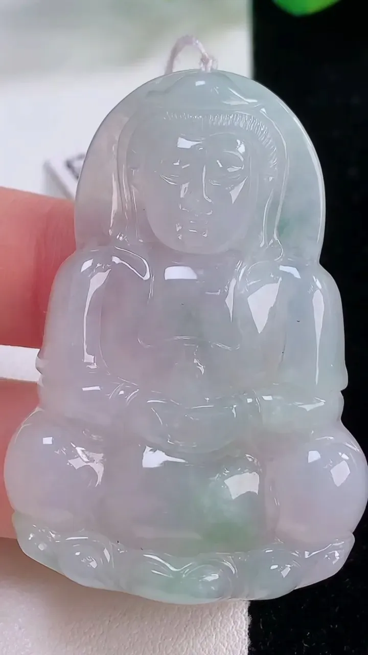 天然A货翡翠观音菩萨吊坠，尺寸51.5-35.2-5.9，重量:18.76g
12月2日