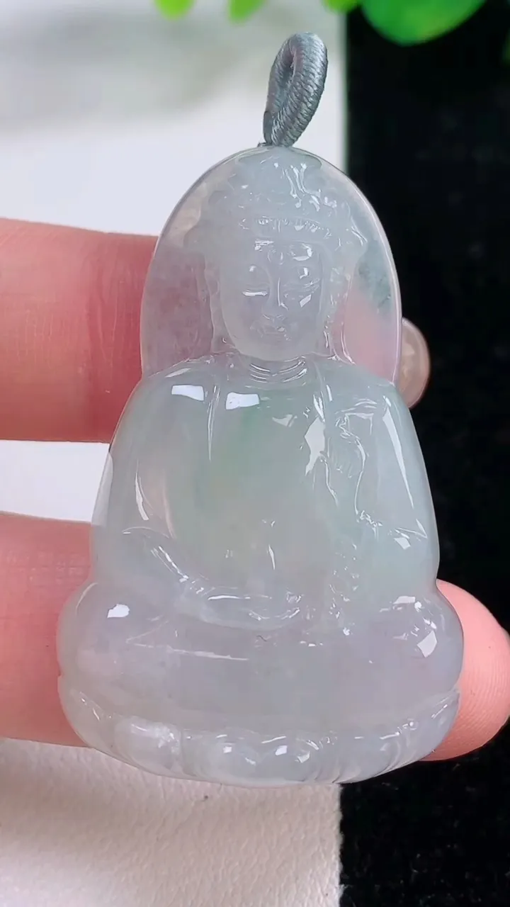 天然A货翡翠观音菩萨吊坠，尺寸44.4-28.6-6.2，重量:14.05g
12月2日