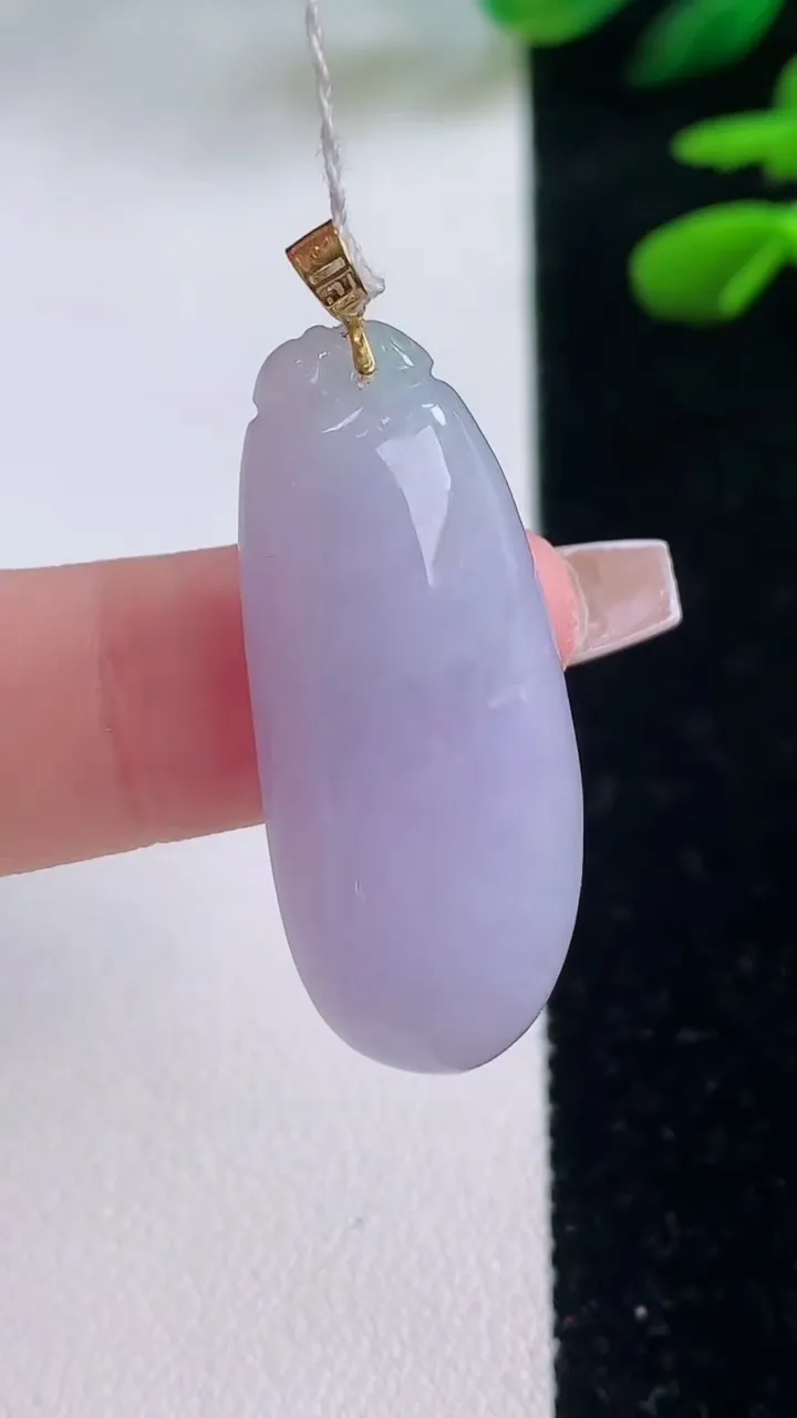天然A货翡翠18K金紫罗兰福瓜吊坠，尺寸34.7-14.3-5.5，重量:5.94g
12月2日