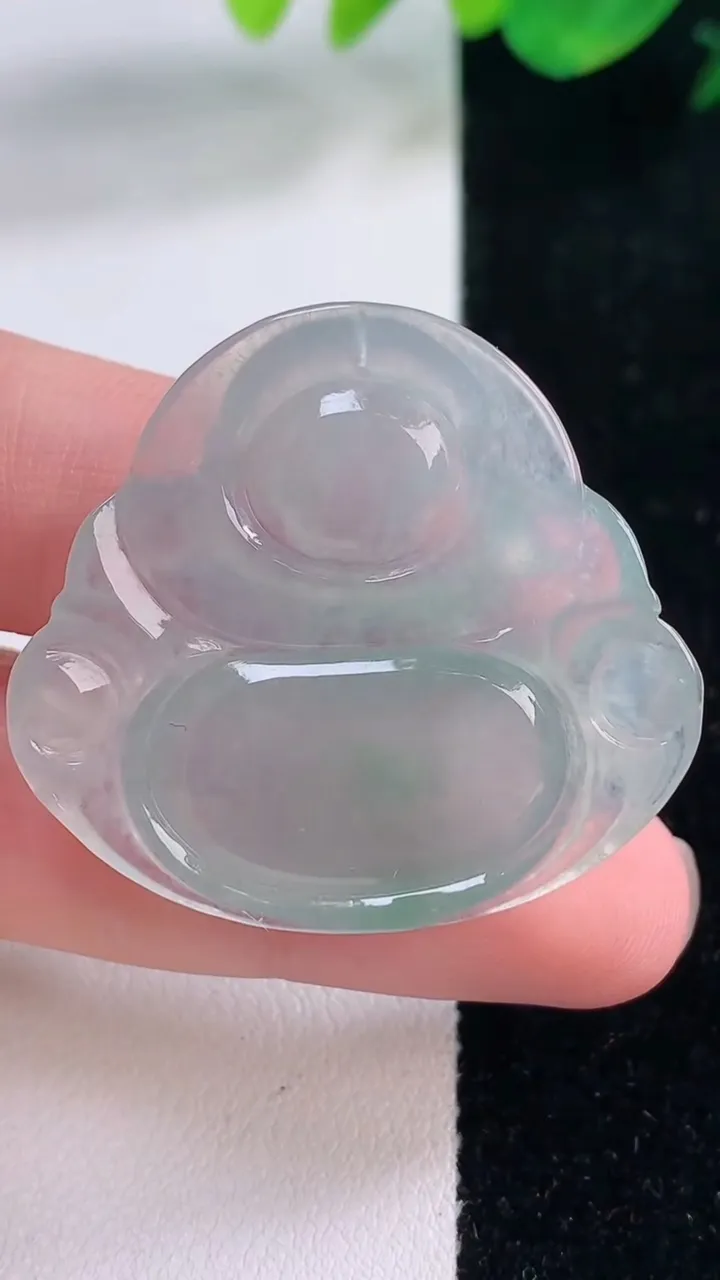 天然A货翡翠佛公吊坠，尺寸33.4-36.7-6.2，重量:11.28g
12月2日