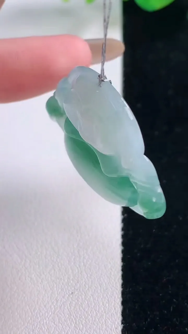 天然A货翡翠冰种飘花佛公吊坠，尺寸31.8-34-5.7，重量:9.49g
12月2日