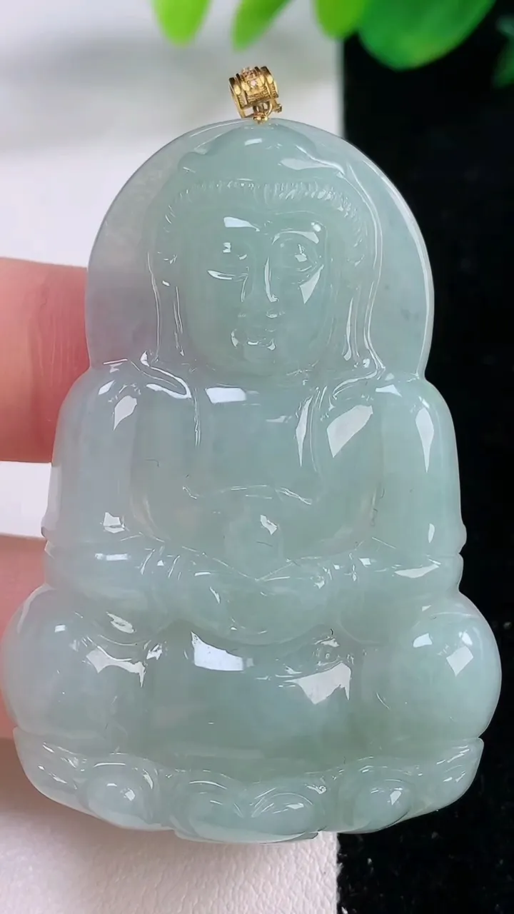 天然A货翡翠观音菩萨吊坠，尺寸53.7-37.3-6，重量:20.08g
12月2日