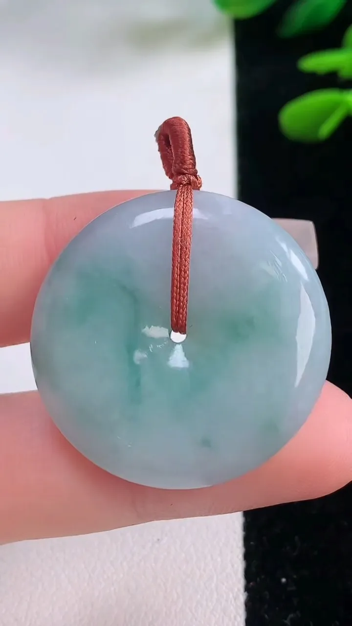 天然A货翡翠飘花平安扣吊坠，尺寸30.5-5.9，重量:11.70g
12月2日