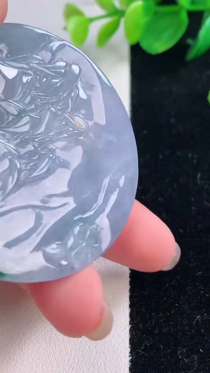 天然A货翡翠紫罗兰观音菩萨吊坠，尺寸52.2-9.3，重量:57.08g
12月2日