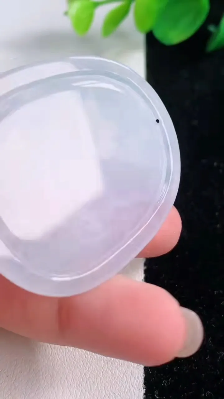 天然A货翡翠紫罗兰生肖牛吊坠，尺寸47.8-40.8-4.8，重量:18.59g
12月2日