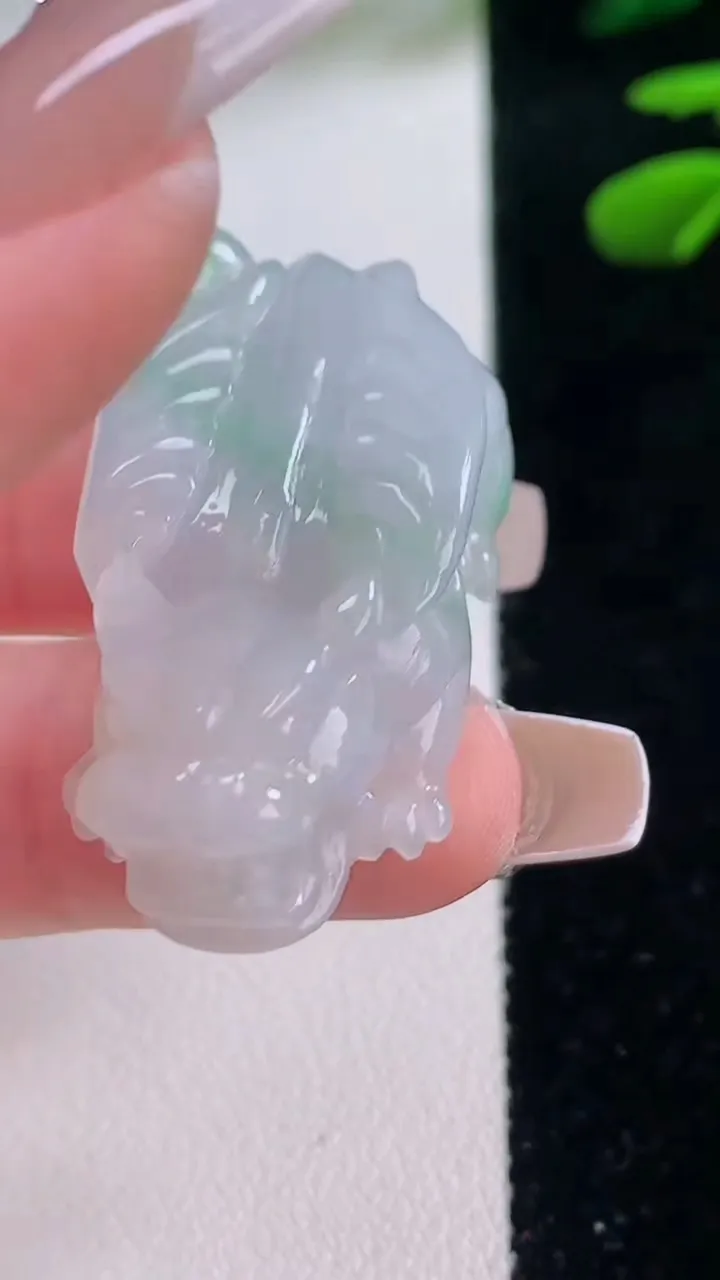 天然A货翡翠貔貅吊坠，尺寸39-21-11.8
12月2日