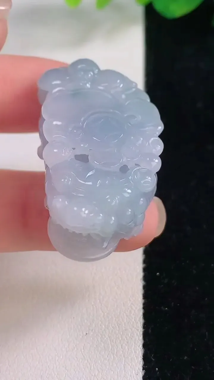 天然A货翡翠紫罗兰貔貅吊坠，尺寸38.8-20.7-12.6，重量:20.59g
12月2日