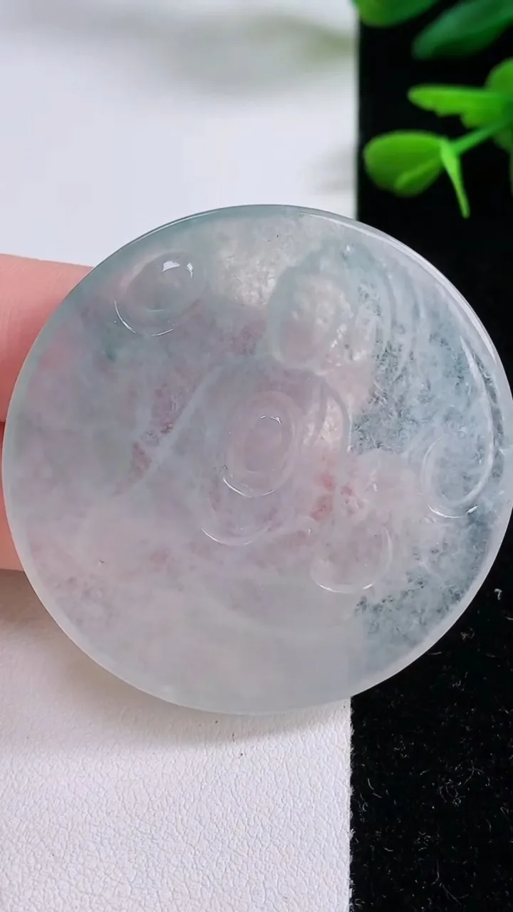 天然A货翡翠冰种飘花大日如来吊坠，尺寸49-4.8，重:23.34g
12月2日