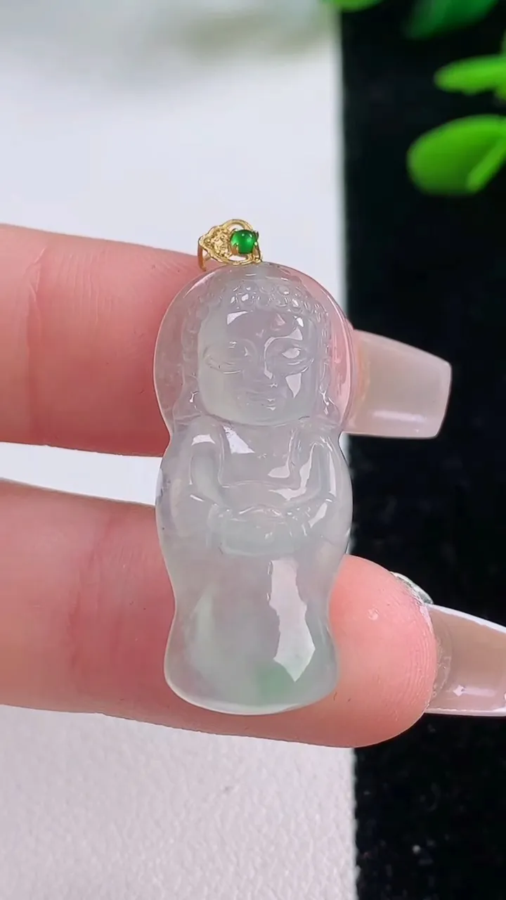 天然A货翡翠弥勒佛吊坠，尺寸29.8-13.6-4.6，重量:3.81g
12月2日