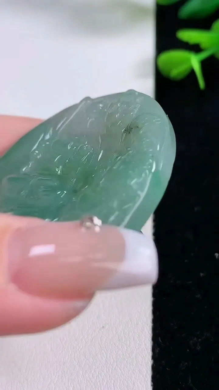 天然A货翡翠祥龙不动明王吊坠，尺寸50-46-6.2，重:28.60g
12月2日