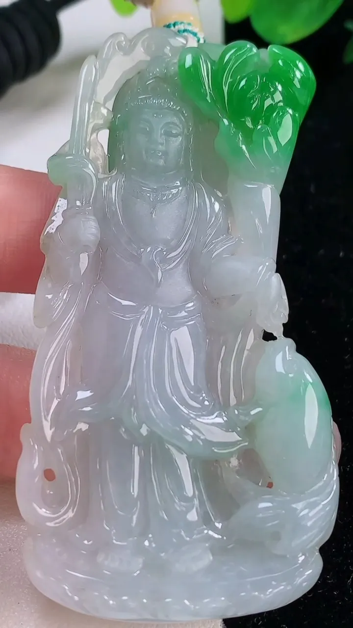 天然A货翡翠虚空藏菩萨吊坠，尺寸74.5-36.6-9.5，重量:51.38g
12月2日