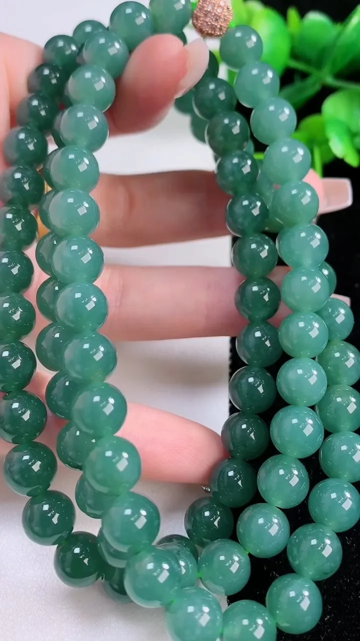 天然A货翡翠圆珠项链，尺寸8.6-88颗，重:94.18g
12月2日